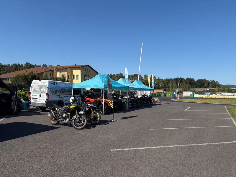 Kolama dolů – učme se přežít, Autodrom Sosnová – fotka 2