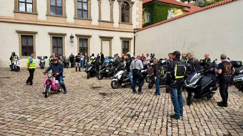 Skůtršňůra, Praha – fotka 3
