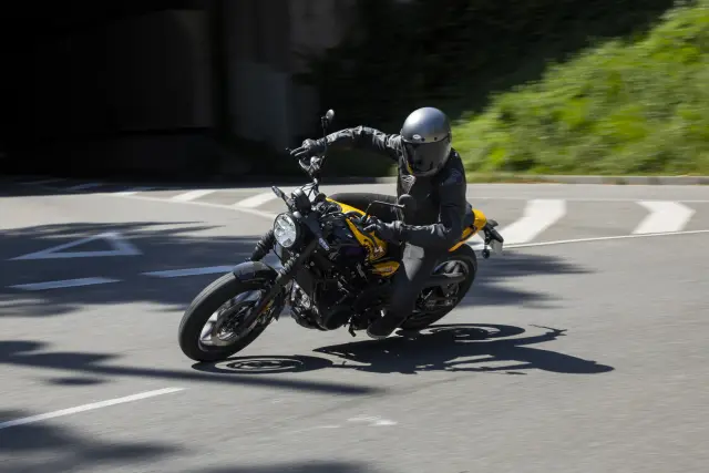 Royal Enfield Guerrilla 450, fotografie 25