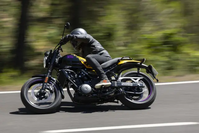 Royal Enfield Guerrilla 450, fotografie 39