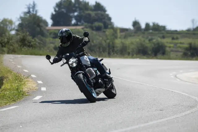 Royal Enfield Guerrilla 450, fotografie 42
