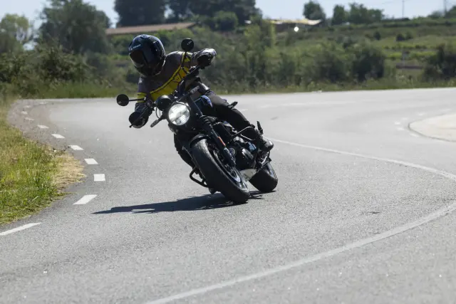 Royal Enfield Guerrilla 450, fotografie 43