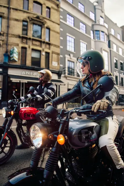 Royal Enfield Hunter 350, fotografie 31
