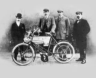 Royal Enfield 1901, dobová fotografie