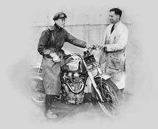 Royal Enfield 1952, dobová fotografie