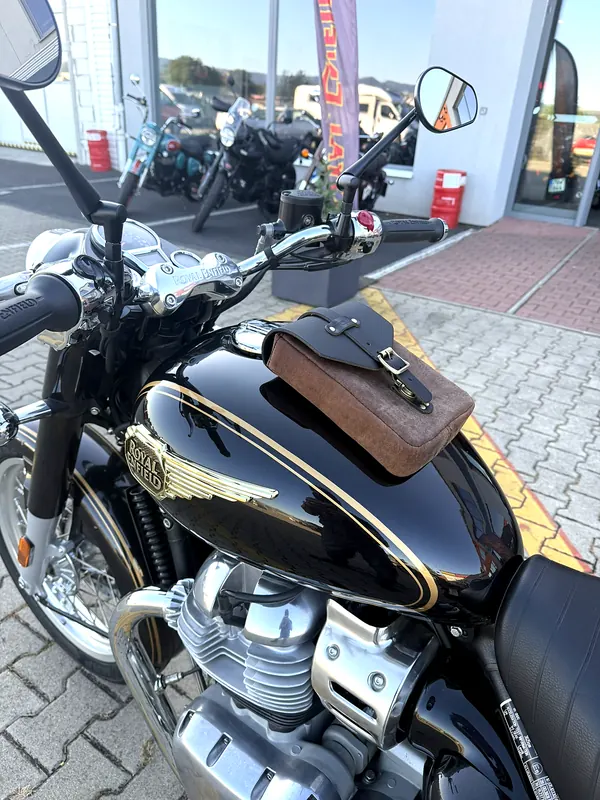 Kožená brašna na nádrži motorky