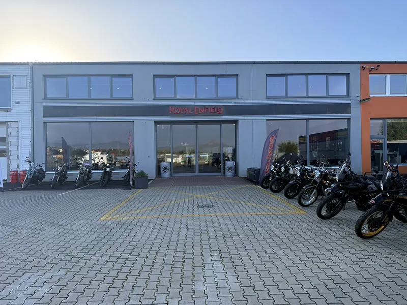 Prodejna Royal Enfield GARAGE zvenku