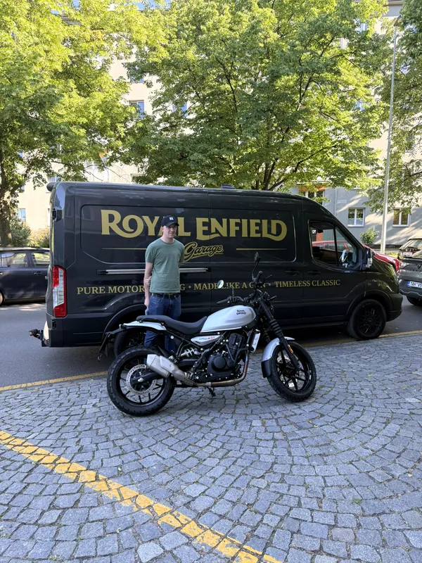 Dodávka Royal Enfield GARAGE a motorka dovezená až k zákazníkovi