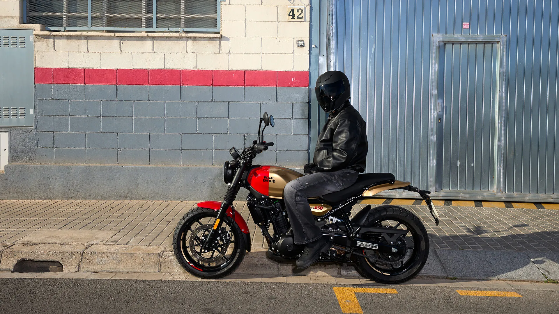 Royal Enfield Guerrilla 450 na cestě – fotografie 6