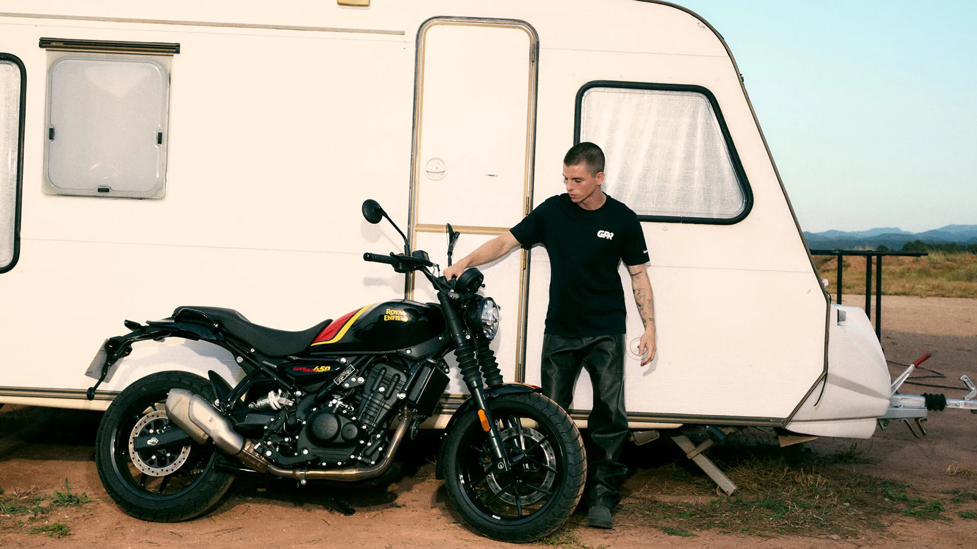 Royal Enfield Guerrilla 450 na cestě – fotografie 10