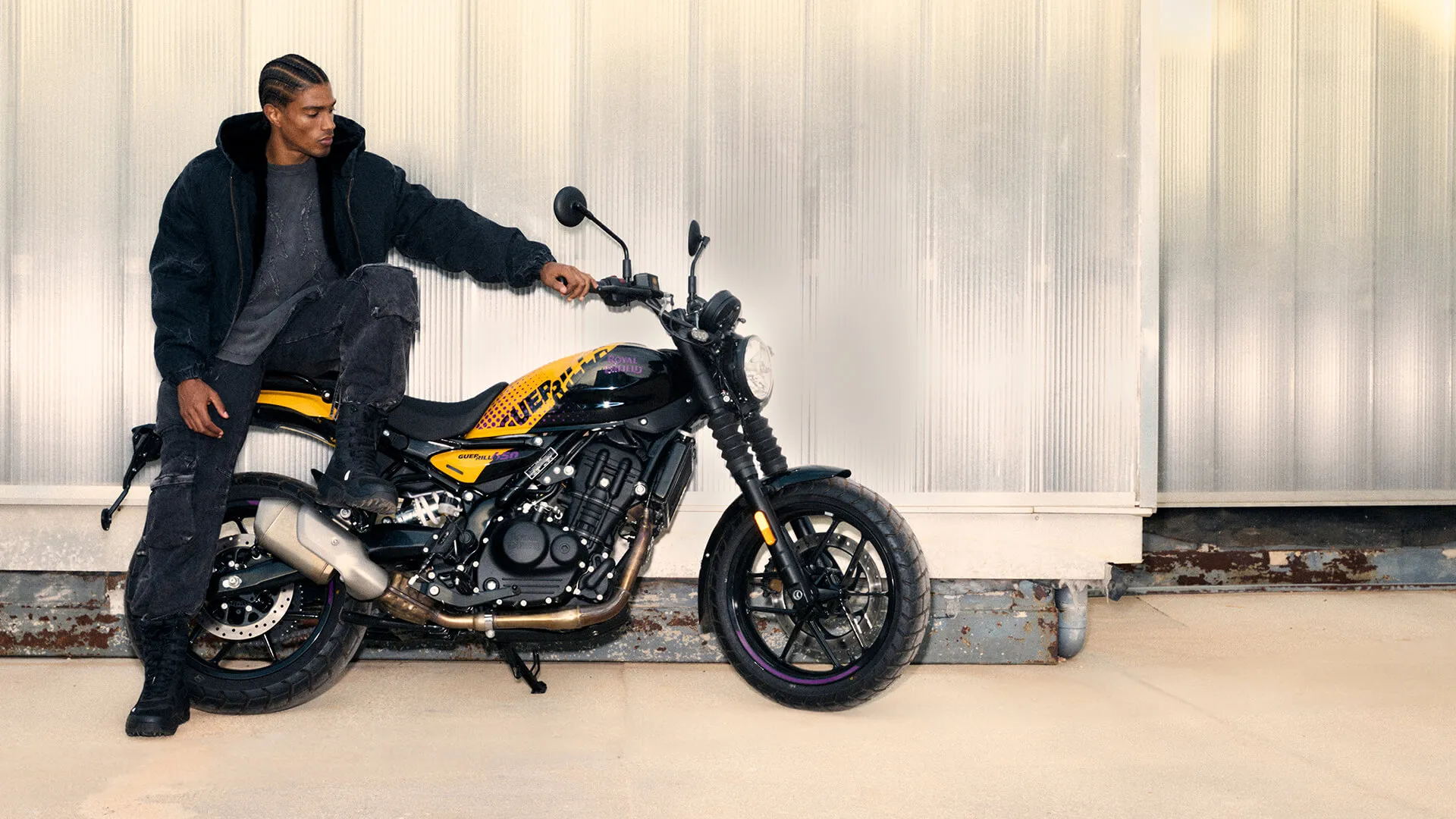 Royal Enfield Guerrilla 450 na cestě – fotografie 12