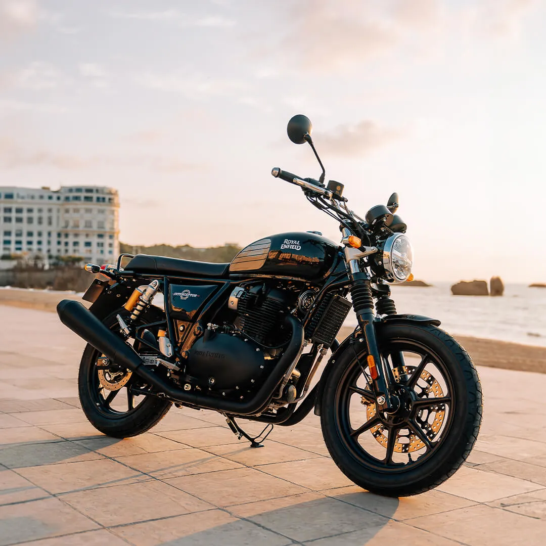 Royal Enfield Interceptor 650 na cestě
