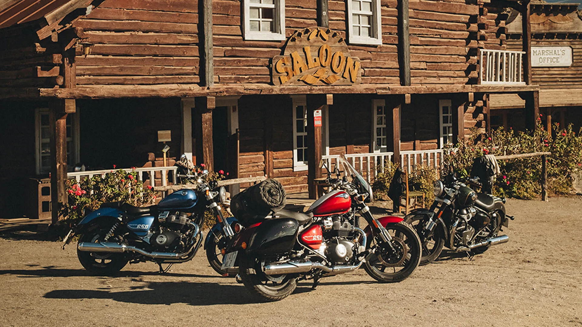 Royal Enfield Super Meteor 650 na cestě – fotografie 4